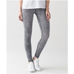 Lululemon Black & White Wunder Under Leggings
